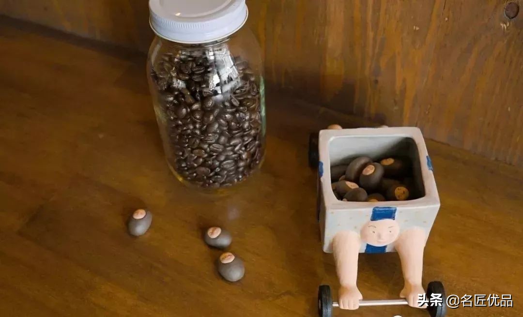 想不想开?这个贴着小胡子的女生,做出全世界最可爱的汽车