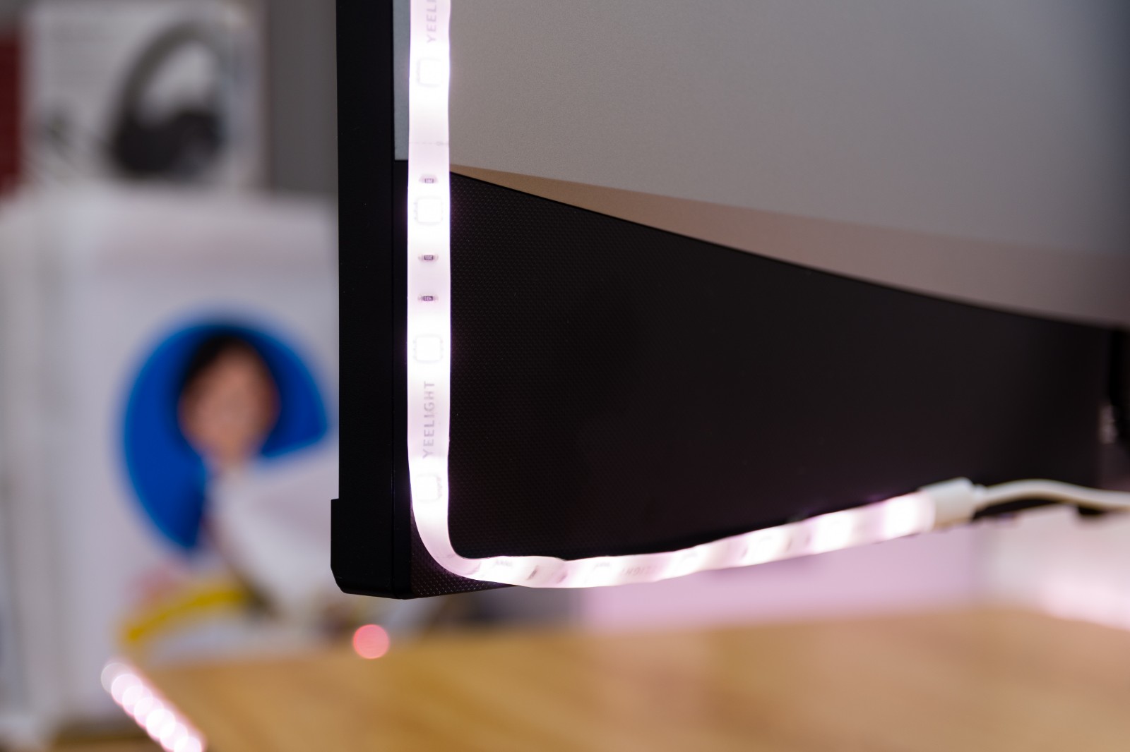 ledrgb灯带效果展示,yeelight智能彩光灯带和泛影灯带