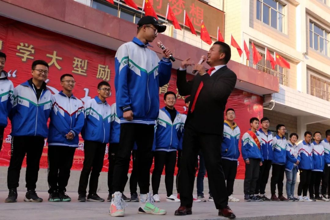 点燃青春之火,点燃青春激情实现人生梦想