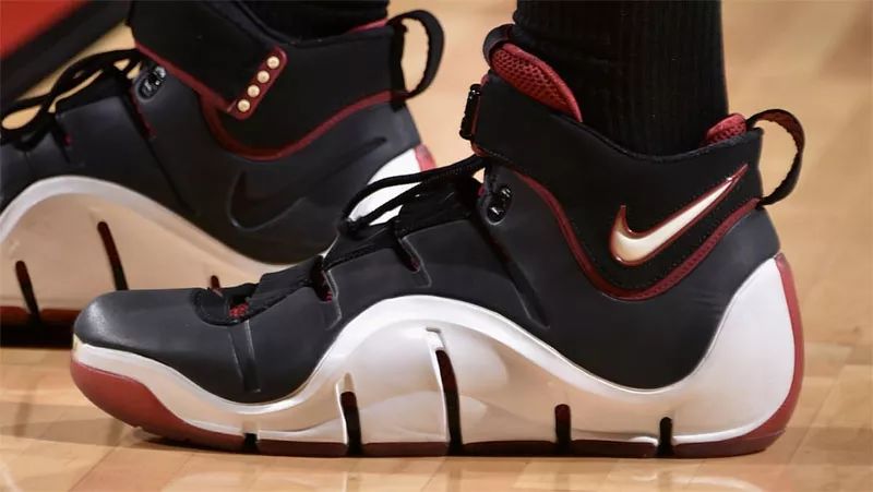 耐克目前最顶级的跑鞋,耐克的一个跑鞋