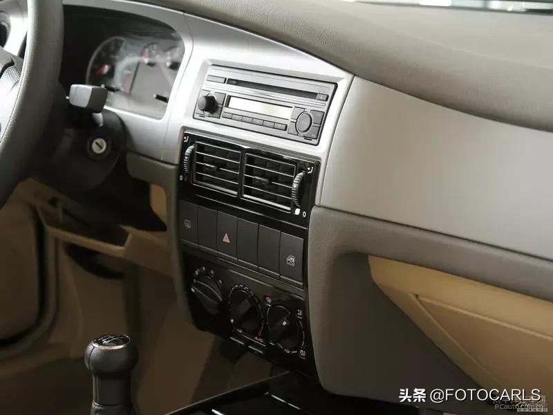 大众桑塔纳志俊1.8L实拍，当年性价比超高的B级车，你作何评价？