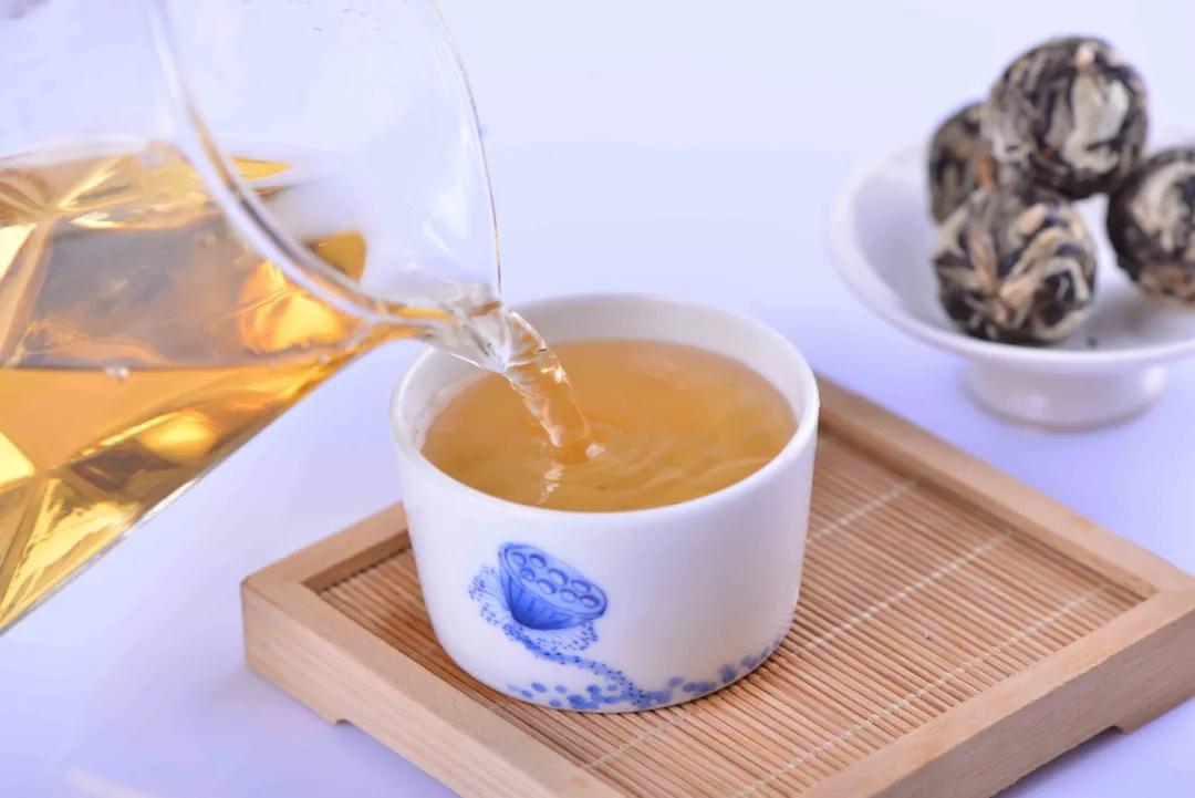 粗老茶怎么冲泡好喝又简单,老茶怎么越喝越口干