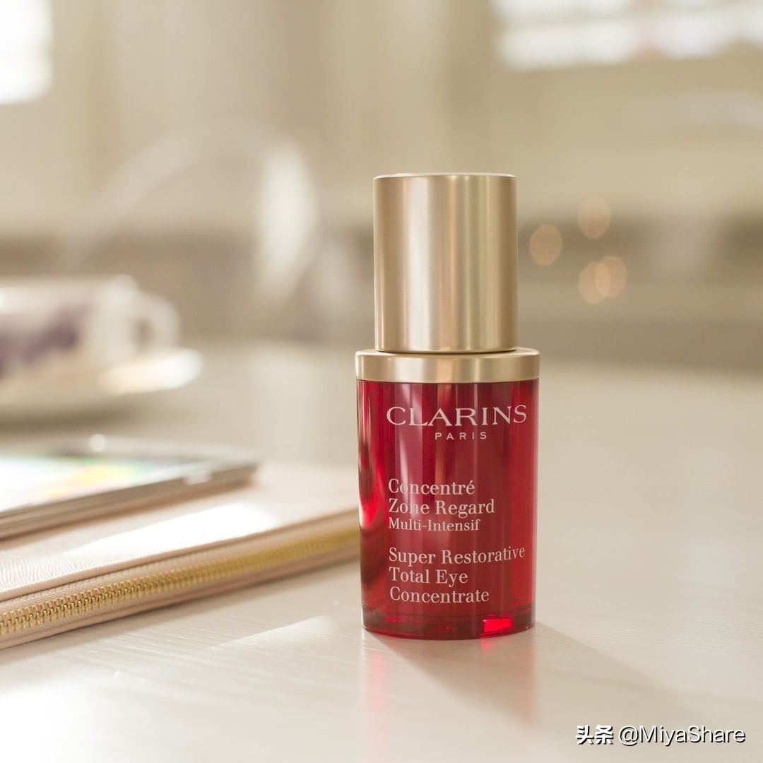 娇韵诗眼霜红色和双萃哪个好用,娇韵诗眼霜好用还是雅诗兰黛好用