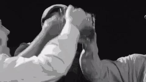 吃完头孢是不能喝啤酒还是白酒,为什么吃头孢不可以喝酒