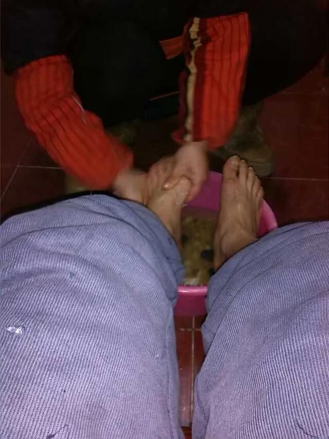 胸璧生疮，婆娘洗脚，痛并快乐着，哈哈