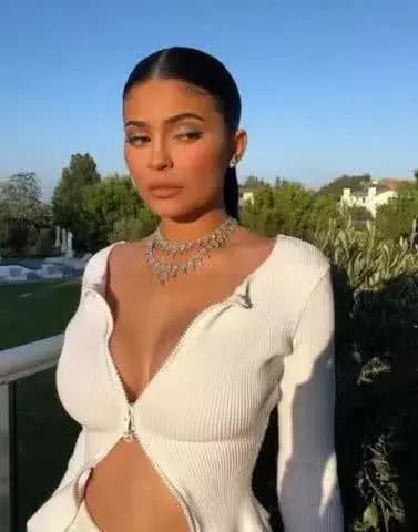 热依扎崔雪莉最新视频,热依扎和雪莉现在怎么样了