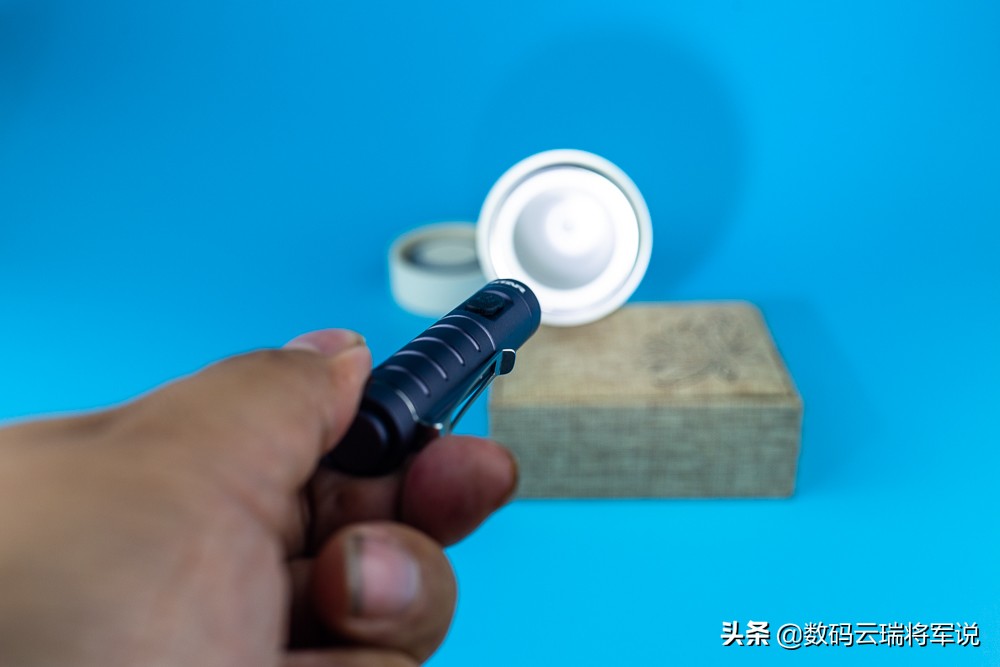 小有小的便利XTART2TypeC迷你可充磁吸式手电轻体验