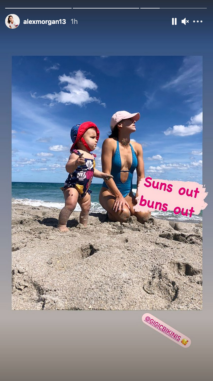 浜氬巻鍏嬫柉濂冲効,浜氬巻鍏嬫柉甯︾潃濂冲効