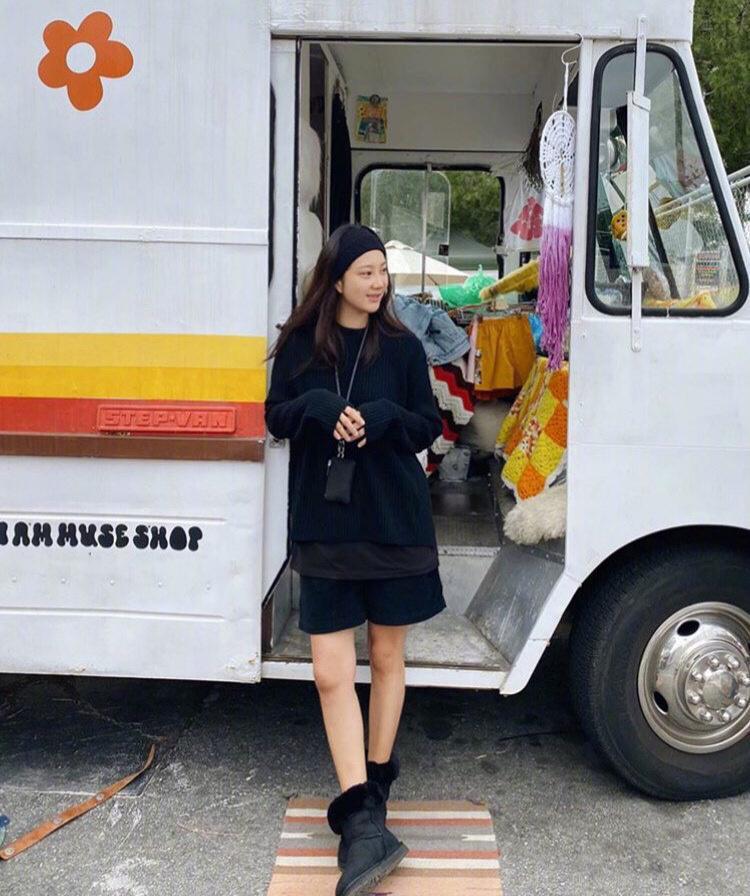 闊╁浗绌挎惌鏄ュ鏂版,闊╅噷闊╂皵鐨勬槬瑁呯┛鎼竴鏁村