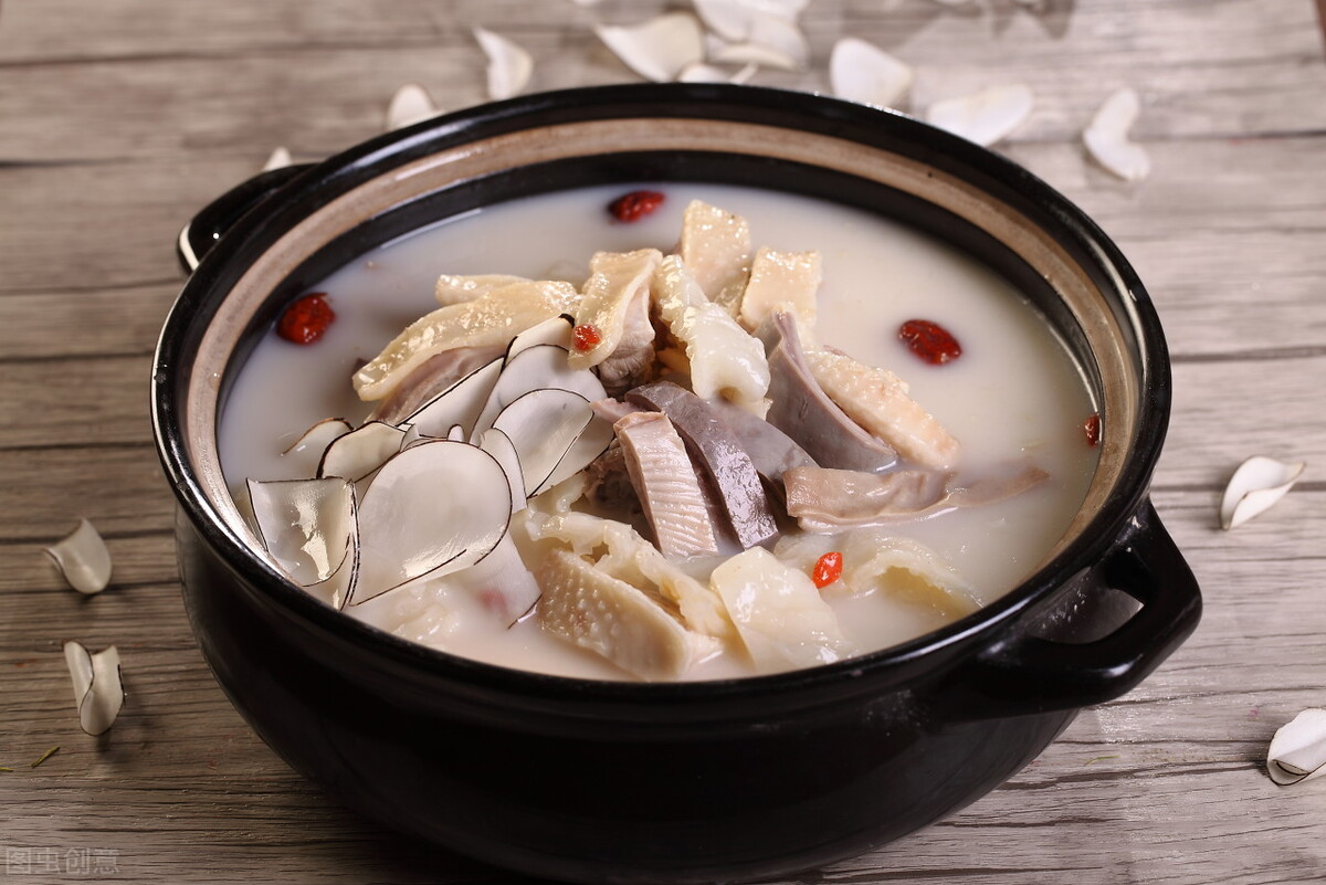 黑胡椒和白胡椒的区别哪个更好,黑胡椒和白胡椒的区别怎么用