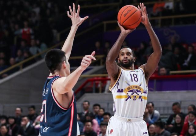 弗格签约辽篮身披15号球衣,辽篮外援福格最新状况