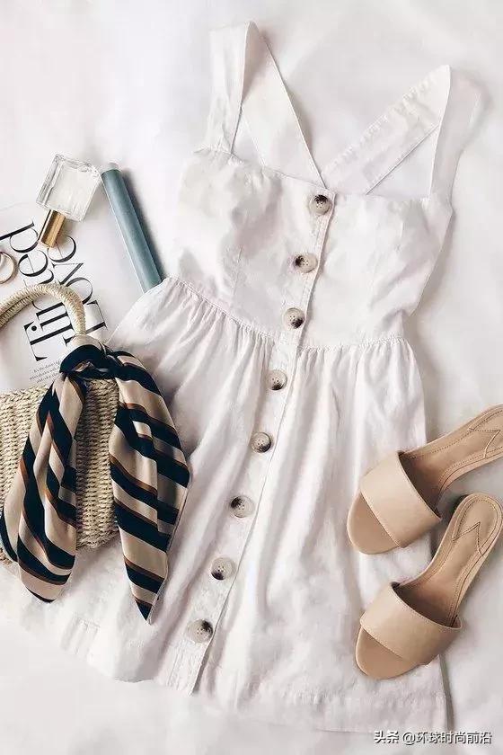 美炸了的吊带裙也挑人，会露才是王者