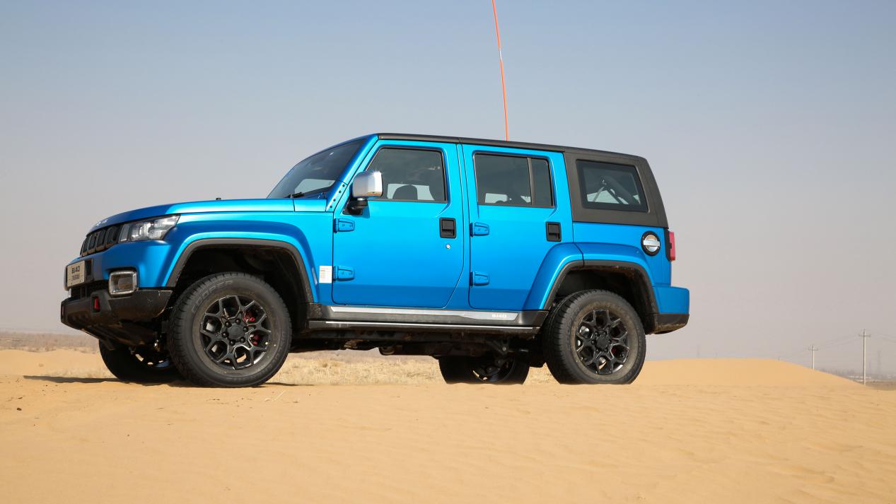 bj40刀锋英雄柴油版黑武士试驾,21款bj40柴油刀锋英雄版驾驶感受