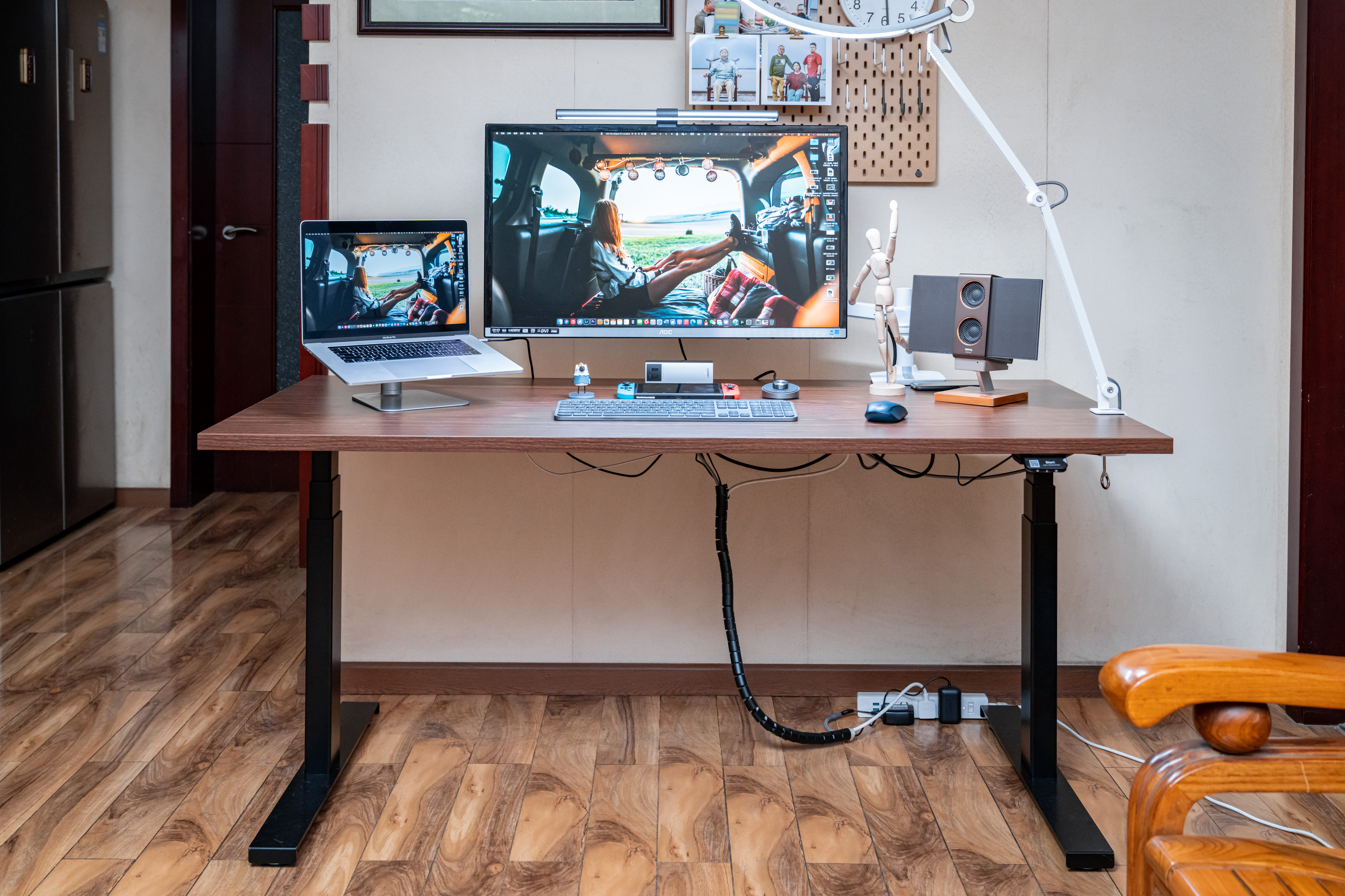 怎样买电动升降桌划算,电动升降桌如何选板材