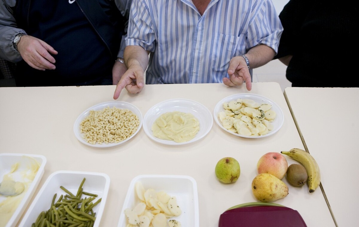 女儿腺肌症痛经卧床，妈妈不给雇护工，原来世上最难的职业是妈妈