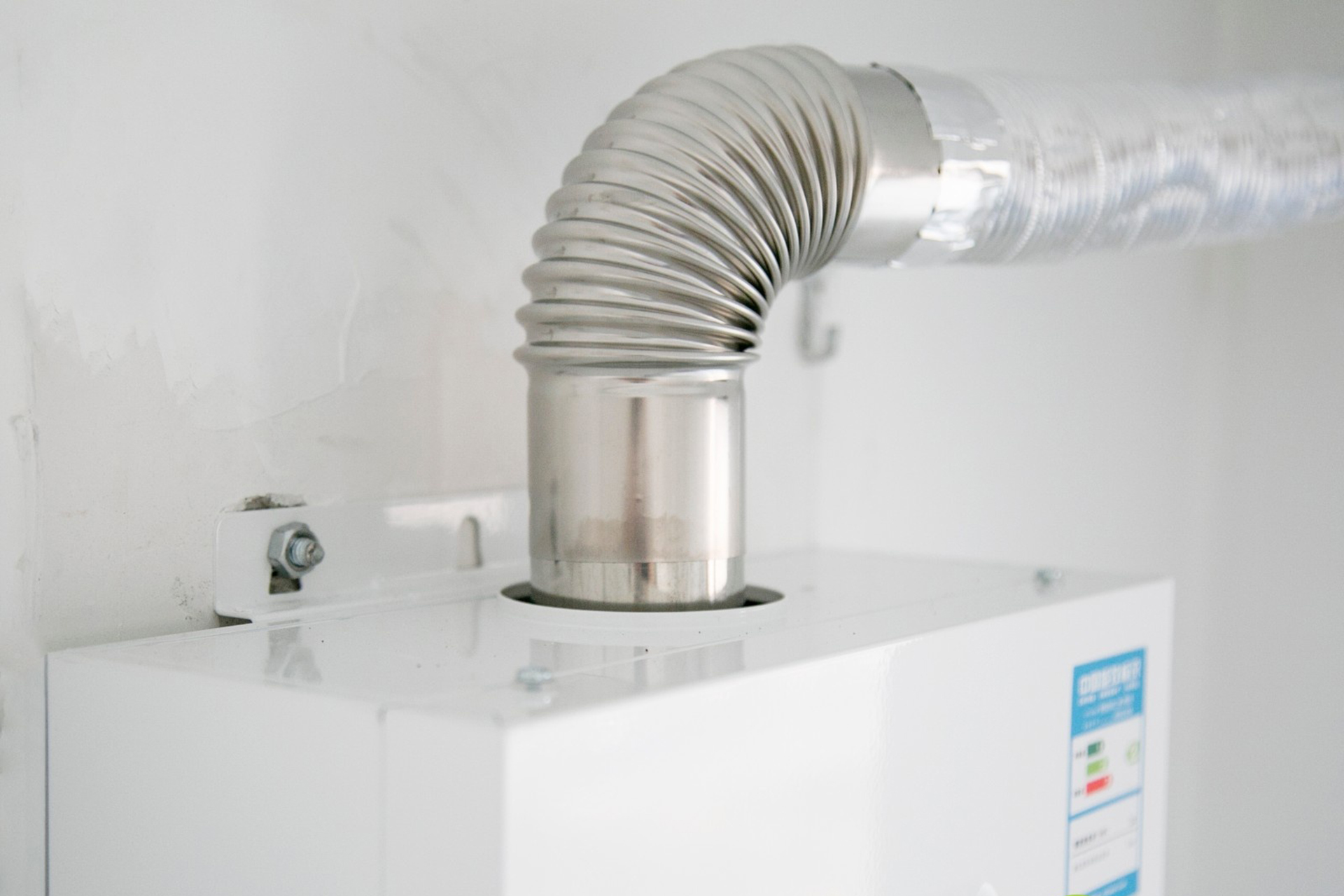 燃气热水器好使吗,燃气热水器还有必要装电热水器吗