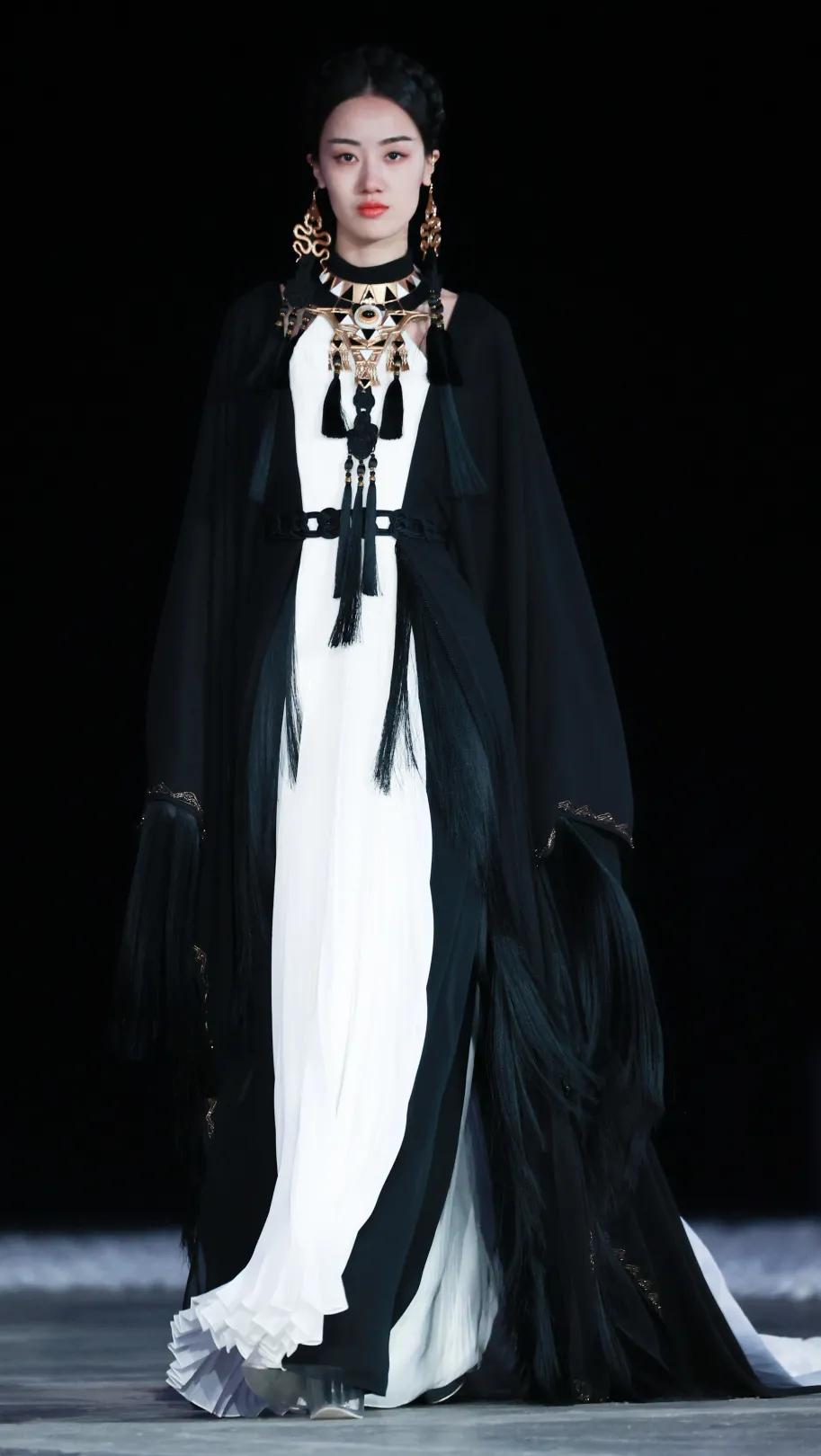 2021秋冬女装款式流行趋势,2018秋冬趋势报告巴黎时装周