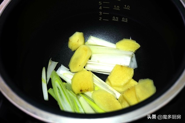 电饭锅烤鸡怎么做,电饭锅做烤鸡要什么腌料