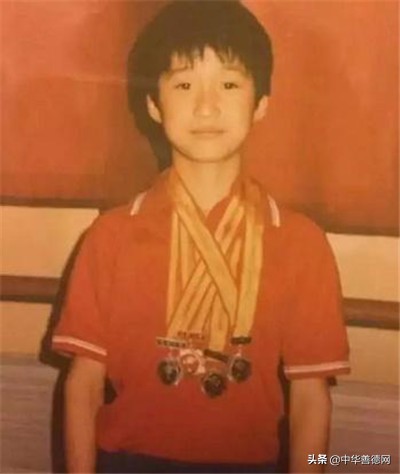 吴京回忆被父亲踹,父亲一脚踹飞儿子