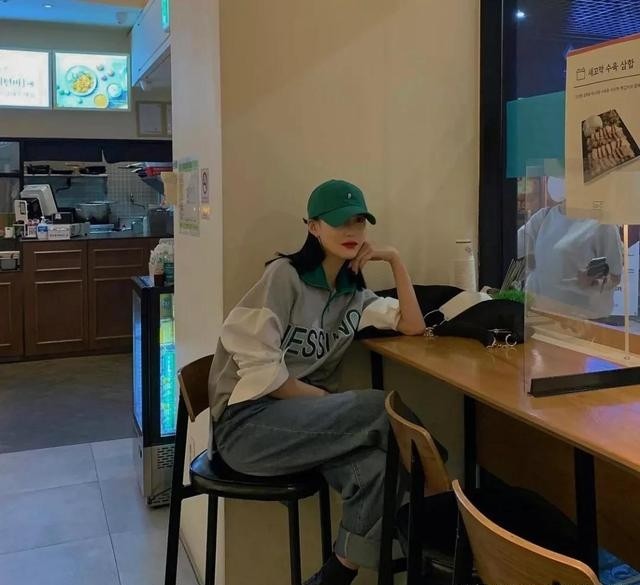 为什么穿卫衣还显胖,为什么你穿卫衣脸大脖子短