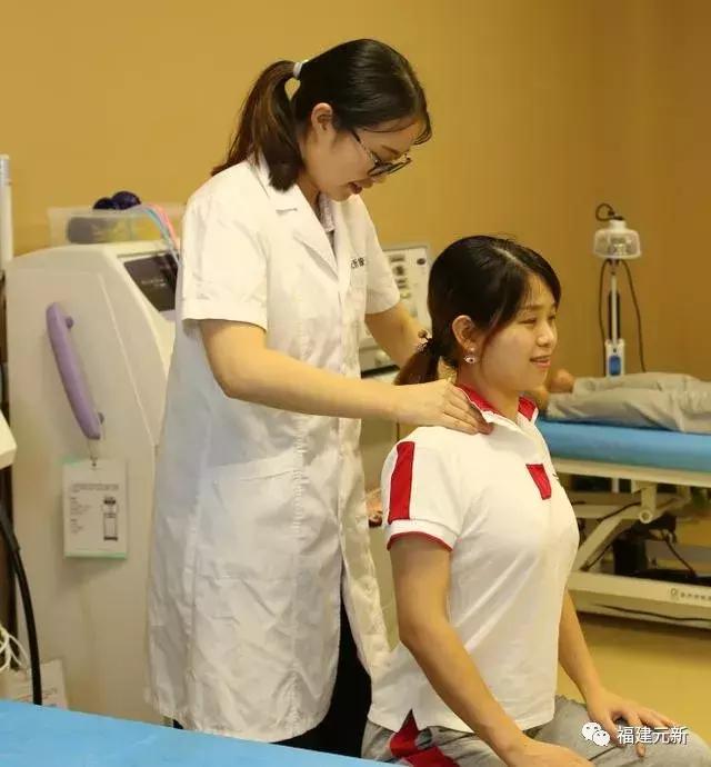 半个娱乐圈都有的体态问题——探颈，元新手把手教你矫正