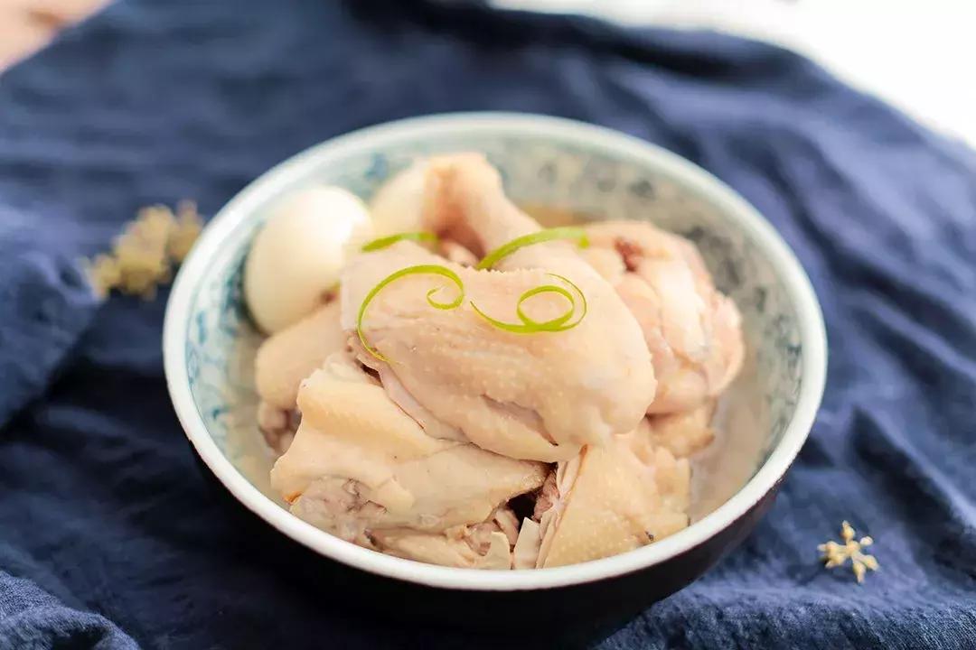 过夜的剩鸡肉怎么煮好吃点,吃剩的鸡肉放冰箱多久会坏