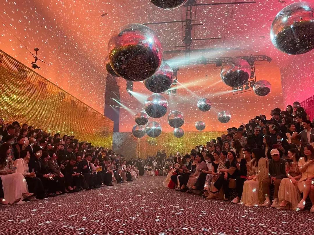 迪奥dior2020走秀冬季款运动鞋,dior2012春夏走秀视频完整版