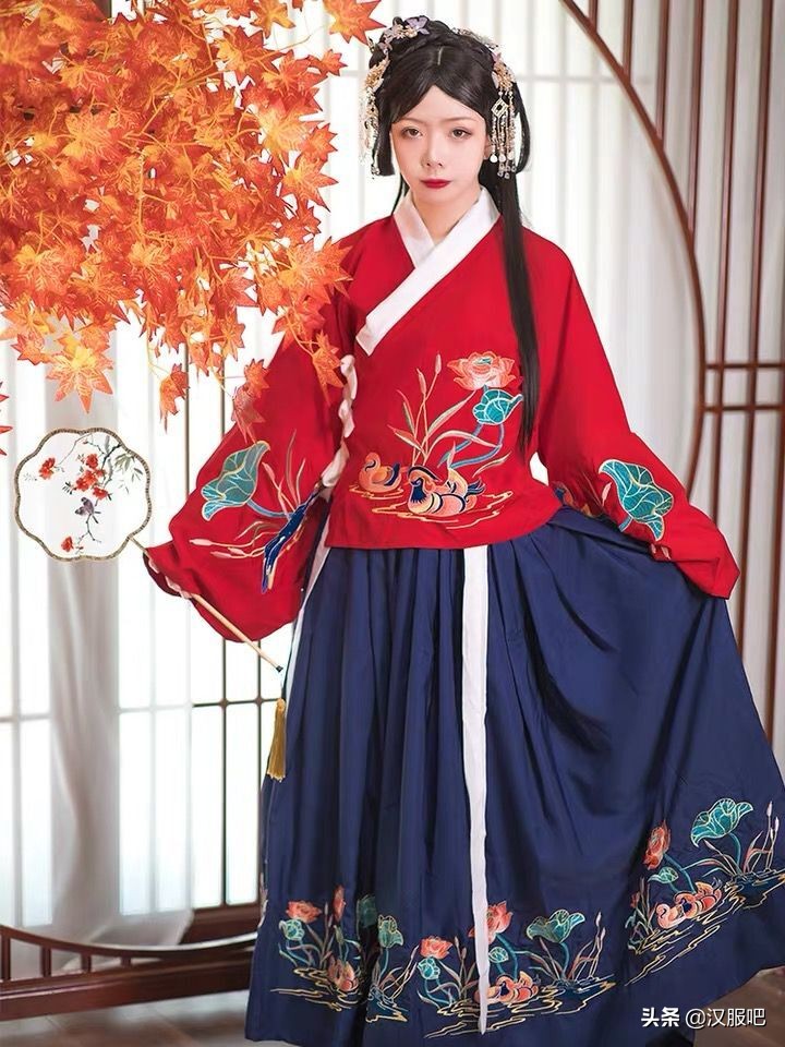 如何选择适合自己的汉服款式,汉服道袍怎么搭配才好看