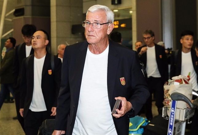 篮球为何比足球强？中国男篮落选后卫晒肌肉，只比胡尔克小了一圈