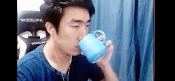 英雄联盟公认的事件,所有老玩家全体起立是什么梗