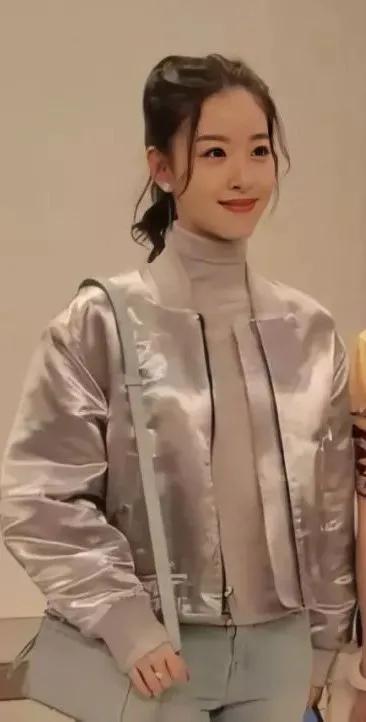 合影被裁？奶茶妹妹的千亿名媛晋级路还有多长？