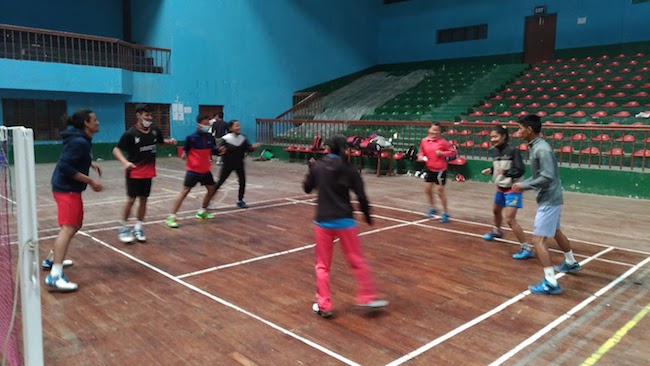 探秘尼泊尔羽球:国家队午餐吃方便面川崎球拍最畅销