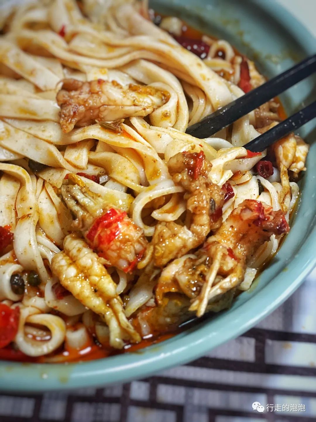 「岳阳攻略」被誉为“湖南夜宵扛把子”的烧烤城，还是小龙虾基地