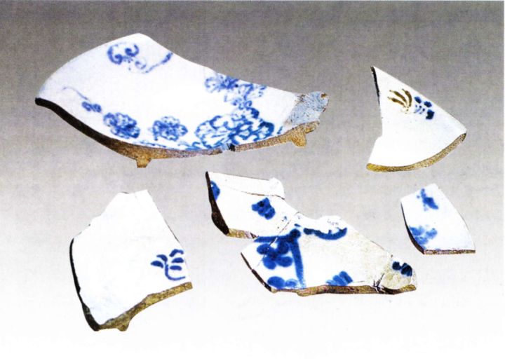 为什么青花瓷比青瓷价值高,青花瓷和龙泉青瓷哪个更值得玩