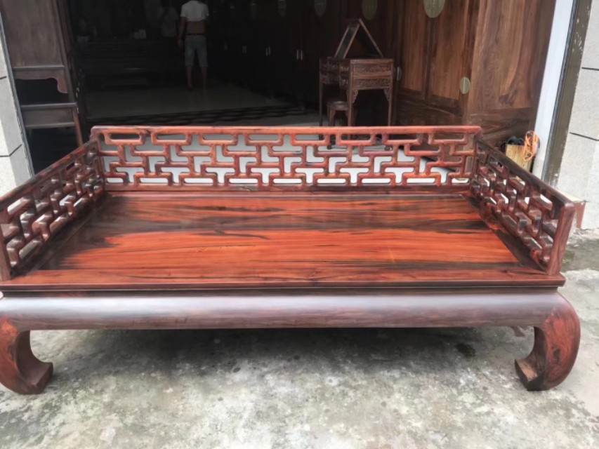 红木家具掉色是买到假货了吗,红木家具掉色怎么办擦什么好一点