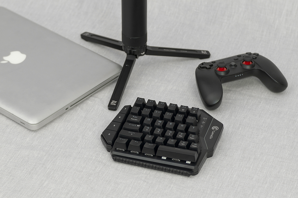 吃鸡神器键盘压枪测评,吃鸡神器测评键盘加手柄