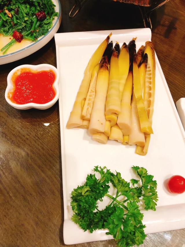 昆明福照楼汽锅鸡南亚风情店,昆明云南汽锅鸡