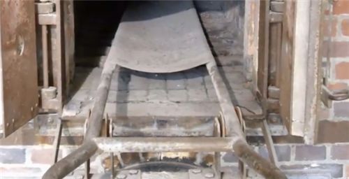 他设计一座布满机关的酒店，诱骗200名女性入住，她们却有进无出