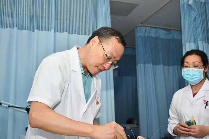 西安中医医院针灸推拿科主任,西安市中医院针灸康复推拿科