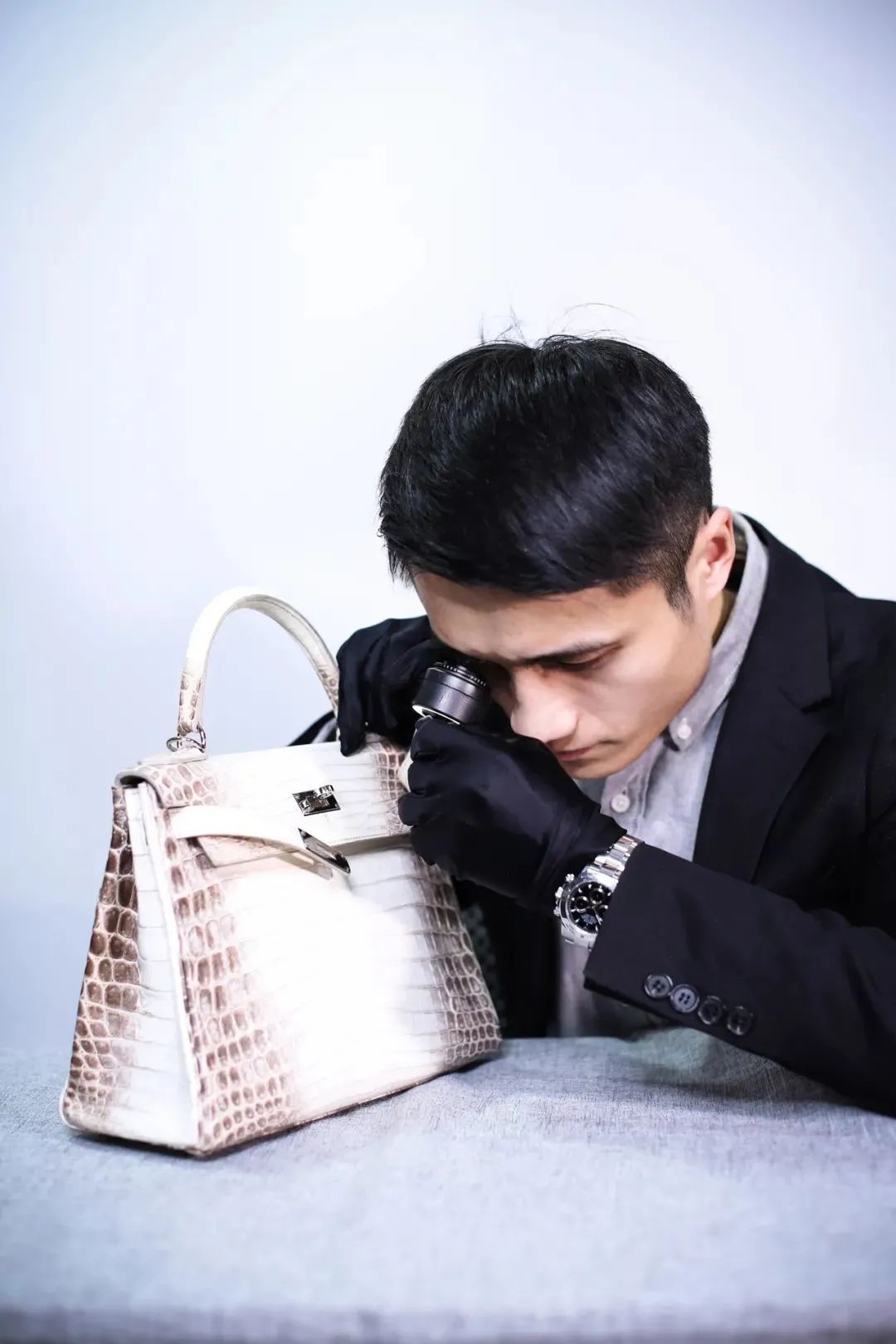 采访奢侈品鉴定师,奢侈品鉴定师的真实生活