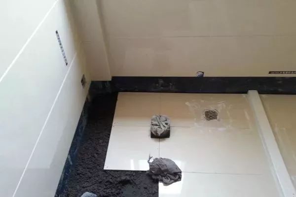 400x800瓷片用什么胶泥贴才好,墙壁贴瓷片踢脚线用水泥还是胶泥