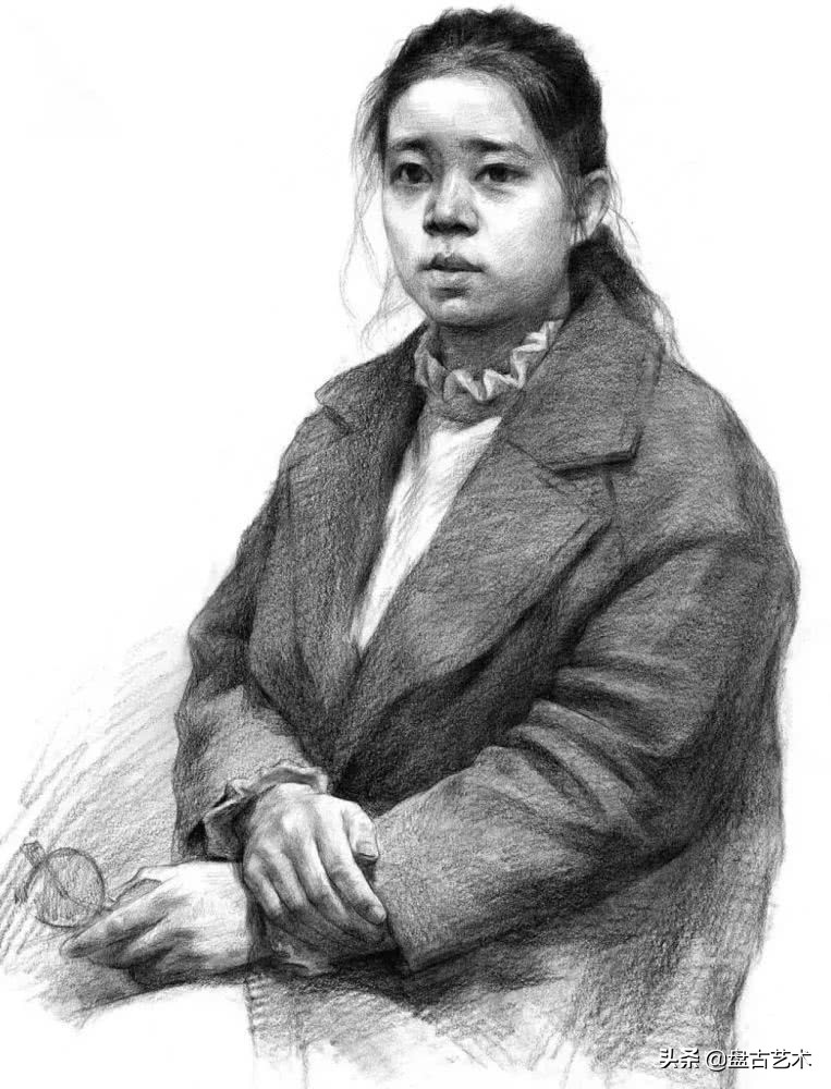 怎样画素描带手半身像才有美感——盘古文化艺术