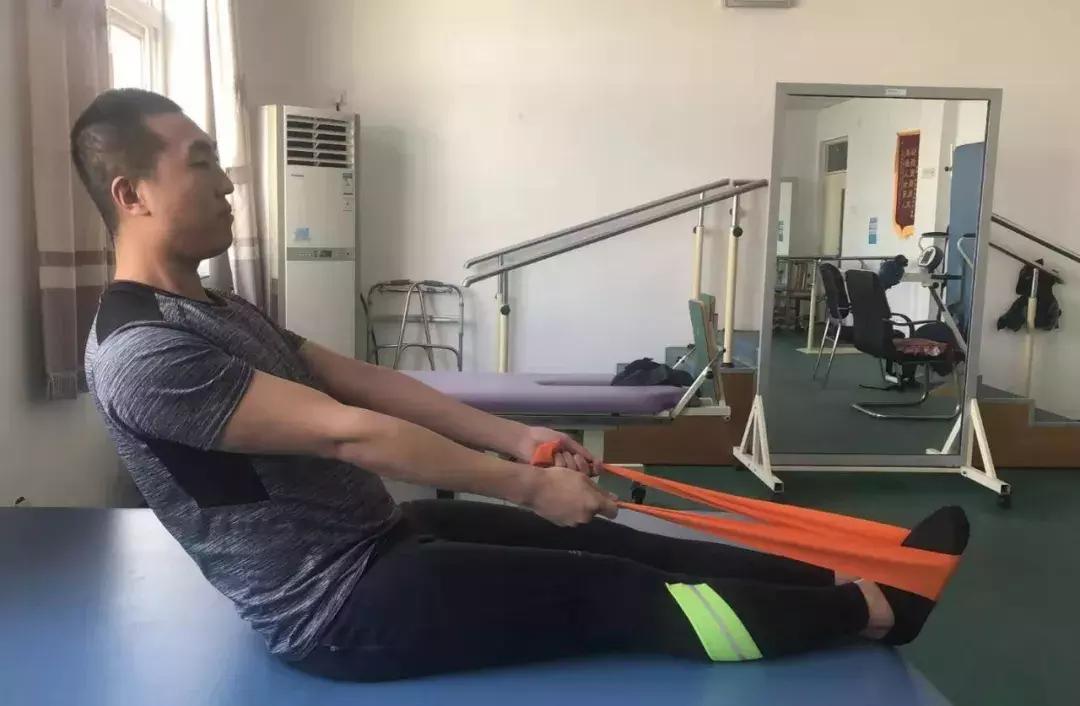 腰间盘突出疼还能练燕飞吗,腰间盘突出膨出可以做小燕飞吗