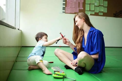 孩子钻牛角尖父母怎么办,孩子做事太过任性怎么教育