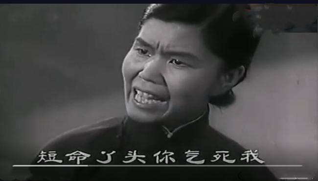 她的一蹦三尺高引发满堂喝彩,让毛主席哈哈大笑,并加以趣味点评