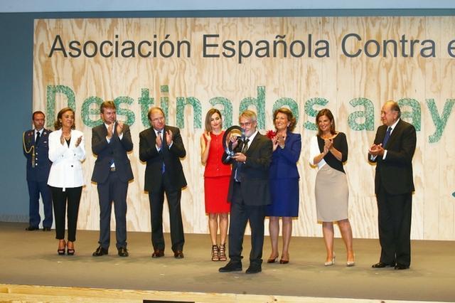 蕾蒂齐亚王后最新穿搭,45岁莱蒂齐亚王后穿衣搭配