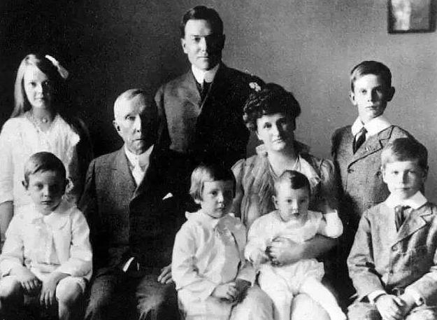 洛克菲勒辉煌事迹,洛克菲勒身价4000亿美元