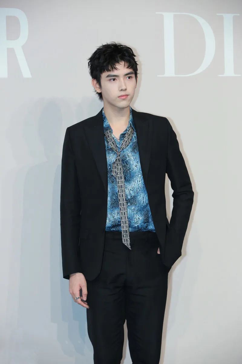 迪奥西装黄景瑜,迪奥代言人黄景瑜照片