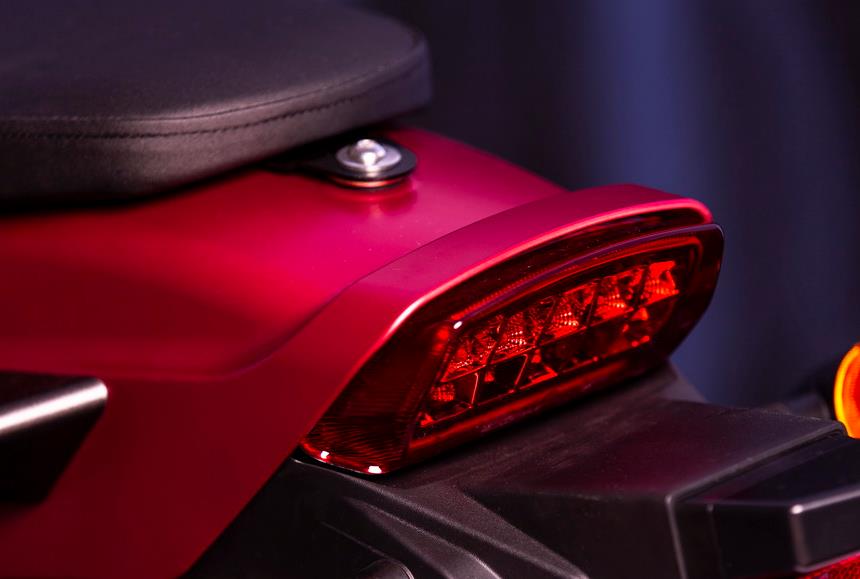 力帆150太子车,水冷引擎油耗2.3L,售1万多,还免购置税