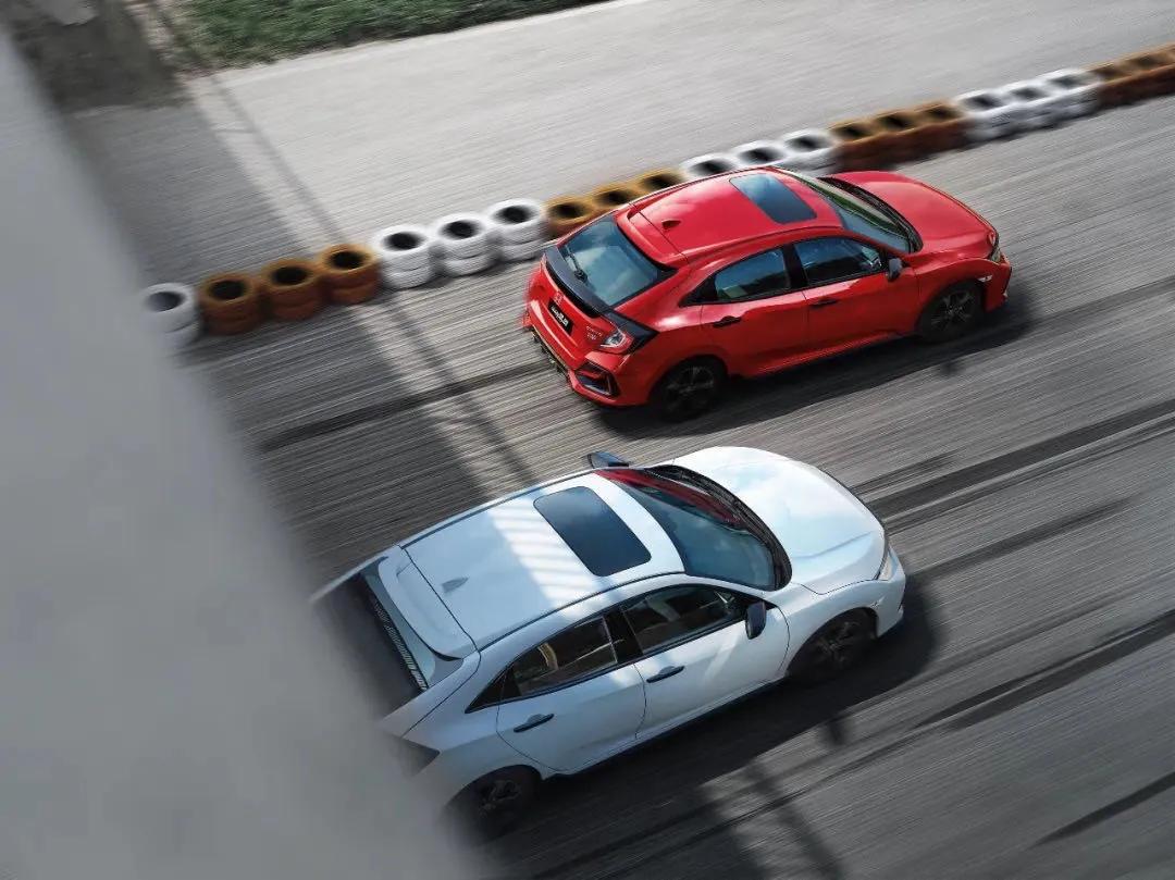 在这件事情上马自达怂了，本田威了